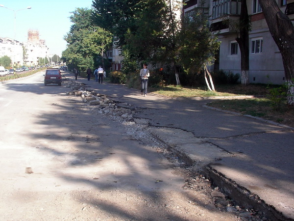 1 montare borduri str. Republicii 4.jpg